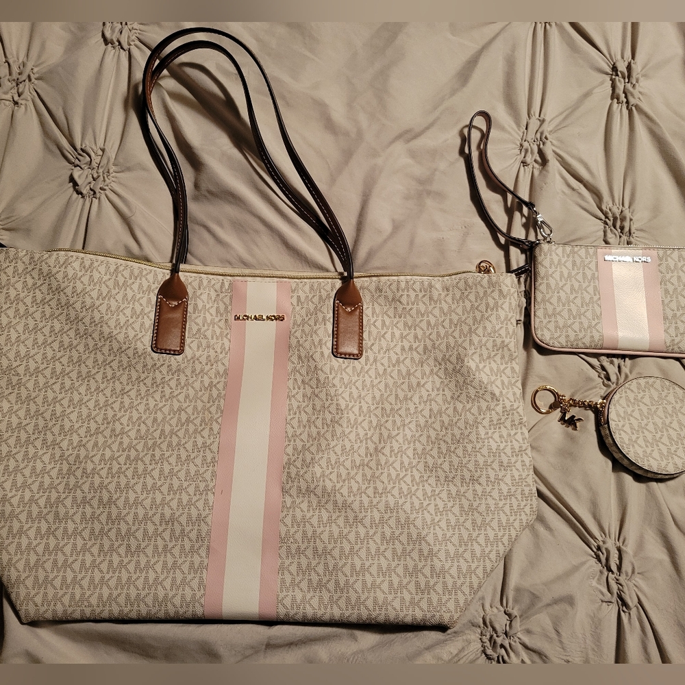 Michael Kors Tote Bag with matching wristlet and coin purse